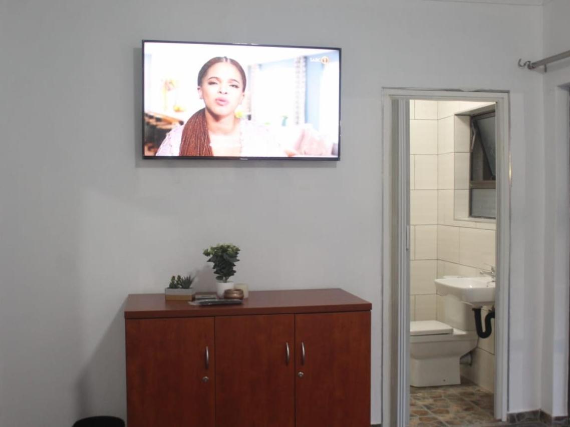 Alu Guesthouse Roodepoort Room photo