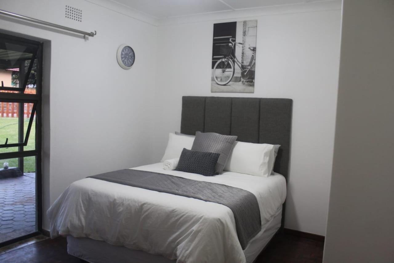 Alu Guesthouse Roodepoort Room photo